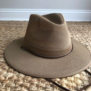 New w Tag: Orvis Safari, Aussie or Outback Hat. Vented. Size XL